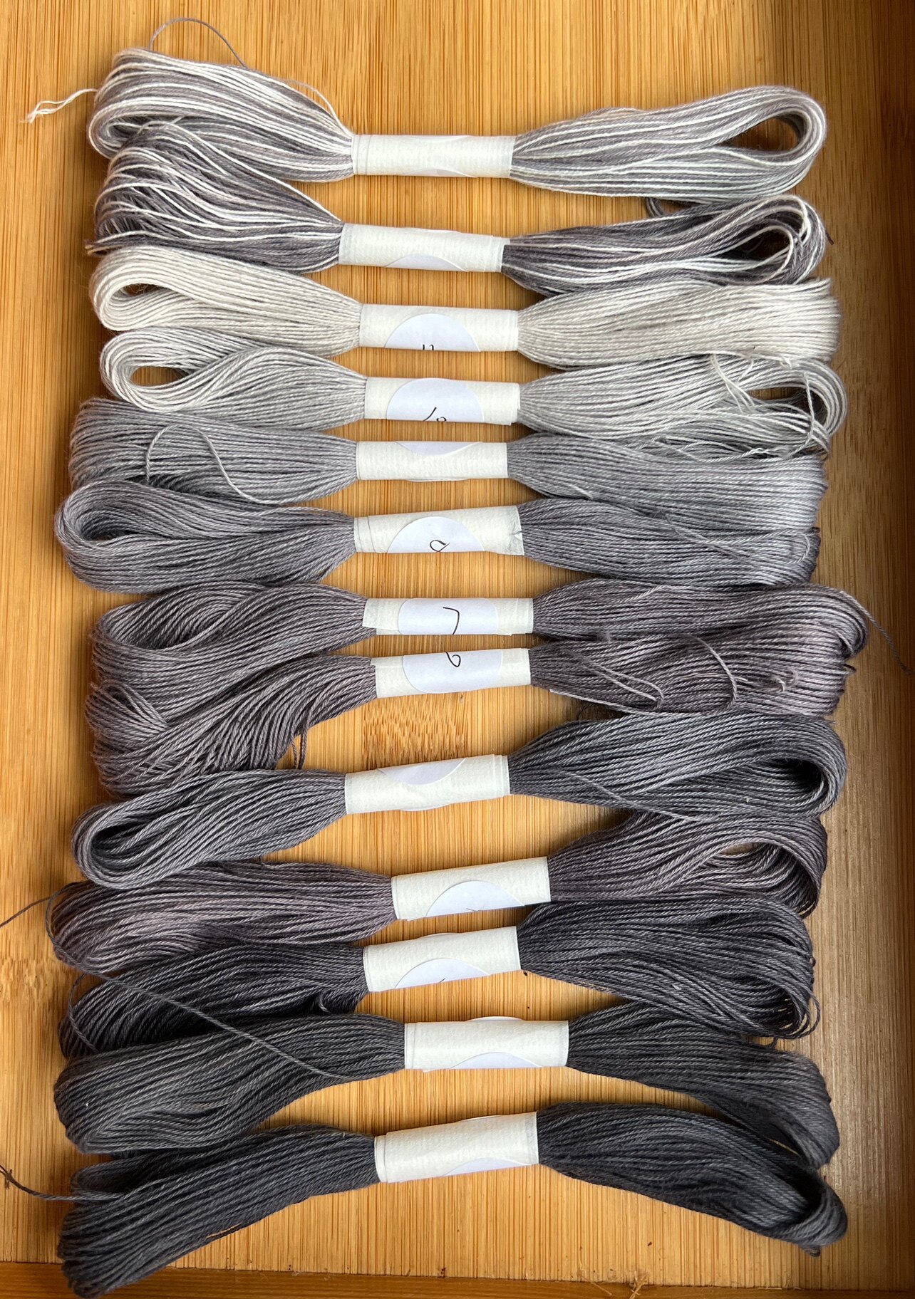 mango Temari ball plant dyed cotton thread plant dyed thread micro-hook thorn embroidery thread black and white gray 23m