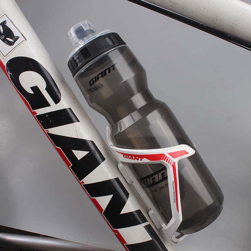 New GIANT giant water bottle mountain bike bicycle water bottle road bike riding equipment sports water cup