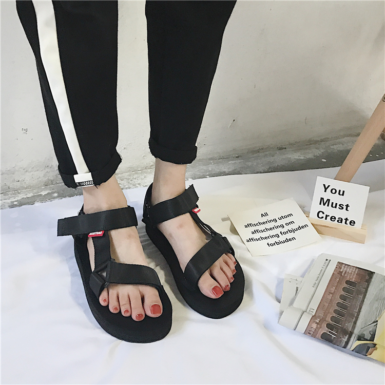 Dép thể thao 2018 giày nữ mới mùa hè đế phẳng phiên bản Hàn Quốc hoang dã của sinh viên Học viện Gió Gió Rome dép nữ quai ngang