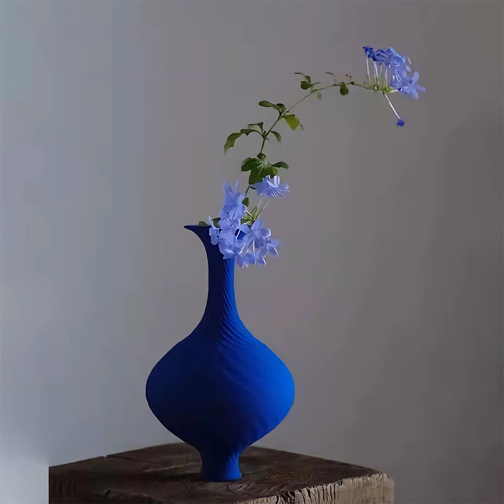 Modern Jane Joklein blue florist hotel Minjuku sample house display center boilerplate room vase swing piece soft adornment