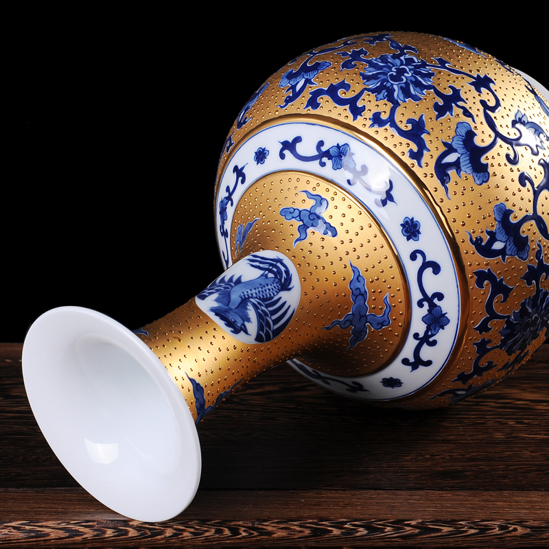 Jingdezhen ceramics gold hand - made sweet reward bottle vase and I and fashionable adornment handicraft furnishing articles in the living room