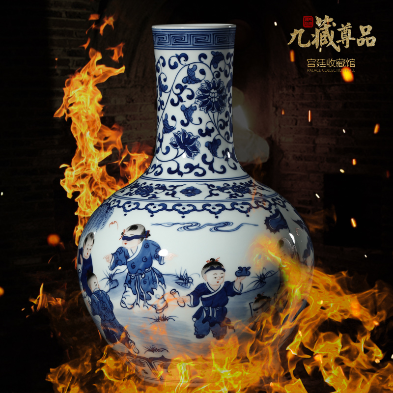 Jingdezhen ceramics Blue and white youligong imitation qing qianlong red fish grass flat bottles New Chinese style living room decorations furnishing articles - 562571750208