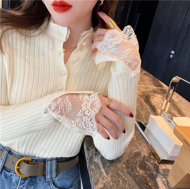 Lace beating underpins for women's spring and autumn long sleeves new 2021 exploits inner lap V-collar blouse splicing to fix sweaters