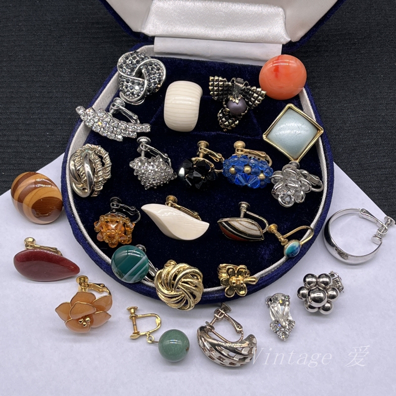 Vintage Second-Hand Single Ear Clip Acrylic Crystal Rhinestone Gold and Silver Alloy Retro Earrings in Stock