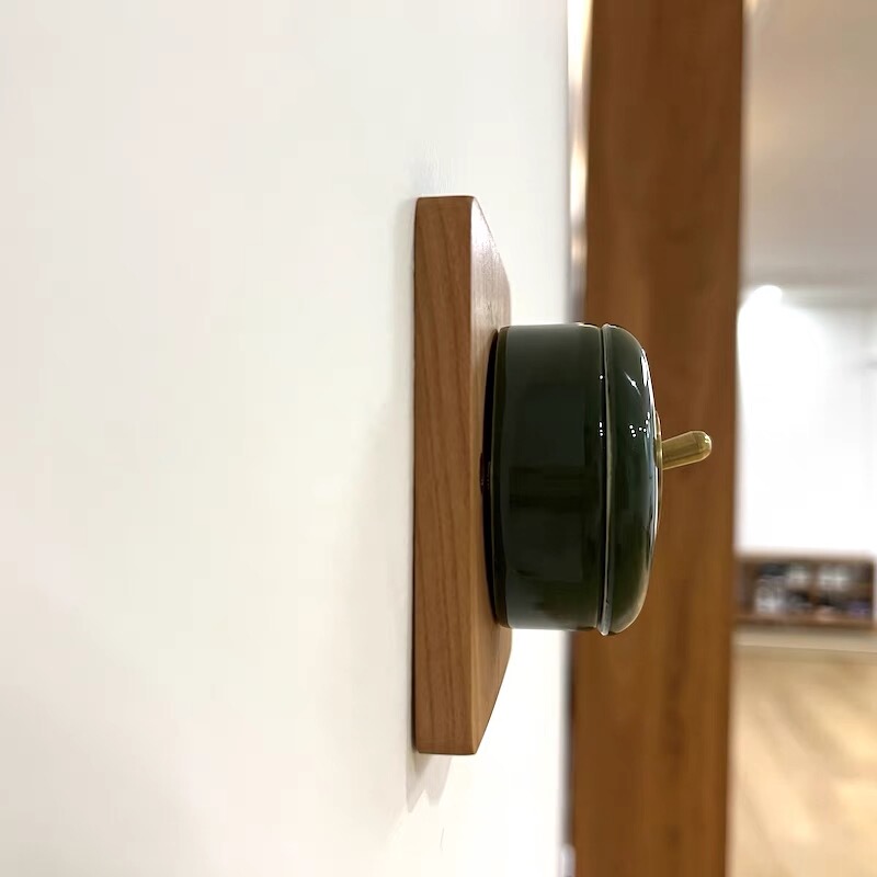 Retro Round Switch Japanese-Style Single-Pole Double-Throw Switch Panel Old-Fashioned Brass Ceramic Base for Guesthouses and Bars