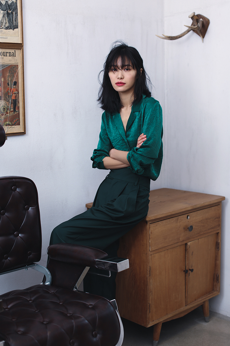 Mùa xuân 2018 mới nhỏ nước hoa lưng thêu áo satin nữ văn chương khí chất thanh lịch áo mỏng áo dài voan