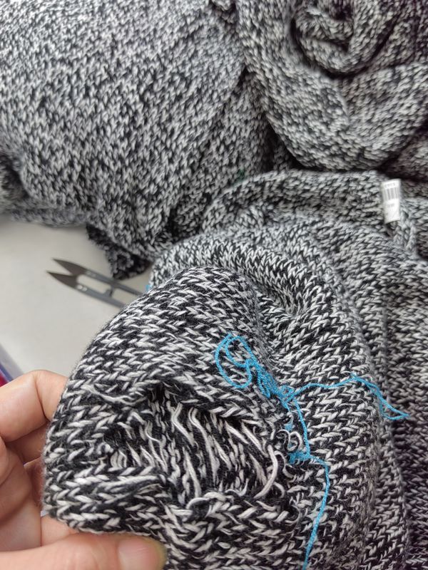 Professional Repair of Knitted Sweaters, Wool Sweaters, Cashmere Sweaters, and Cashmere Sweaters with Holes and Damaged Edges, Purely by Hand