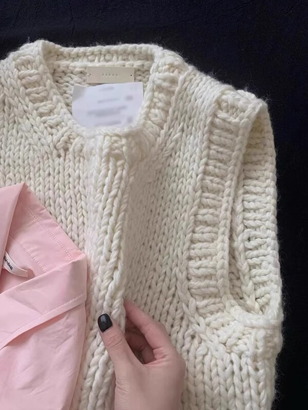 Korean-Style Thick Wool Round-Neck White Knitted Vest for Women, Suitable for Layering in Spring and Autumn, with a Lazy Style and Loose Fit, Sleeveless Korean-Style Thick Wool Round-Neck White Knitted Vest for Women, Suitable for Layering in Spring and Autumn, with a Lazy Style and Loose Fit, Sleeveless