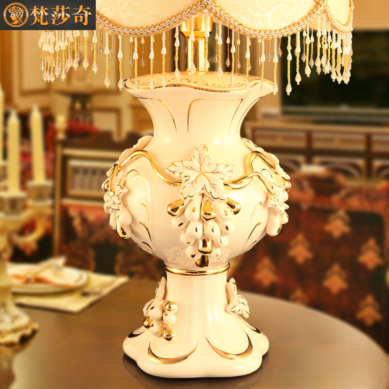 Europe type desk lamp 2018 marriage room key-2 luxury wedding gift ceramics restore ancient ways to decorate the sitting room the bedroom the head of a bed a wedding gift