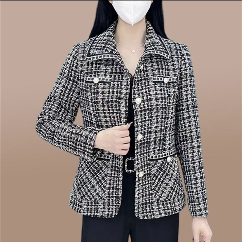 Middle-Aged Women's Autumn Fashion Short Jacket in a Chanel Style, Suitable for Petite Mothers Aged 40-50, Thin Woolen Coat for Autumn and Winter