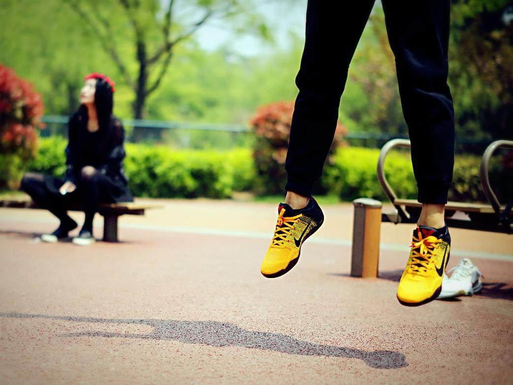 kobe 11 bruce lee on feet