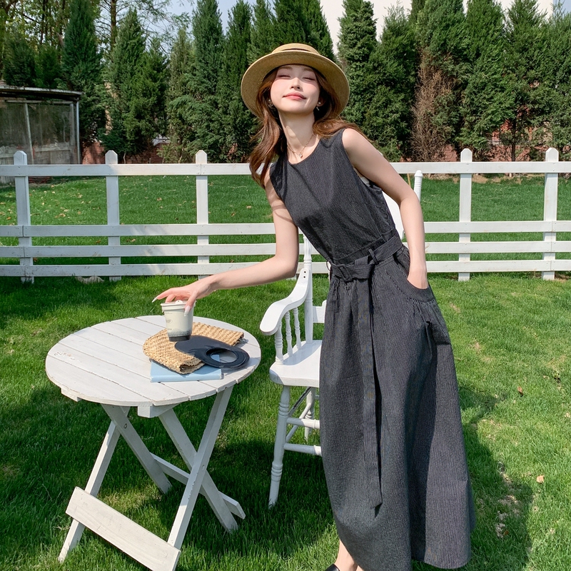 French-Style Striped Vest Dress for Women, Mid-Length, 2026 Spring/Summer New Korean Fashion, Simple and Elegant Long Dress French-Style Striped Vest Dress for Women, Mid-Length, 2026 Spring/Summer New Korean Fashion, Simple and Elegant Long Dress