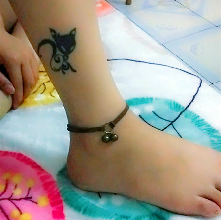 Phiên bản tiếng Nhật và tiếng Hàn của vòng chân nữ thời trang người yêu chuông trang sức dây đỏ nữ mô hình chuông vòng chân gói quà tặng sinh viên vòng chân lắc chân vàng