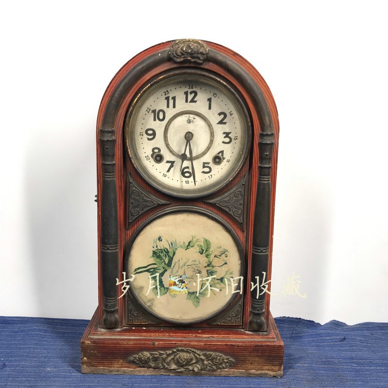 Antique old objects in the Republic of China The old bell old-style hanging bell old machinery round head watches and clocks and watches with nostalgic farmhouse furnishings