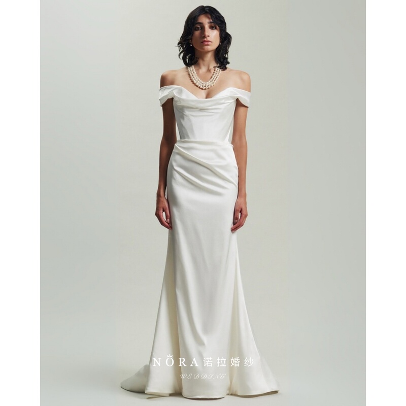 Empress Dowager One-Shoulder Light Wedding Dress Satin Niche French Hepburn Style Bride Engagement Reception Simple Travel Photography Dress