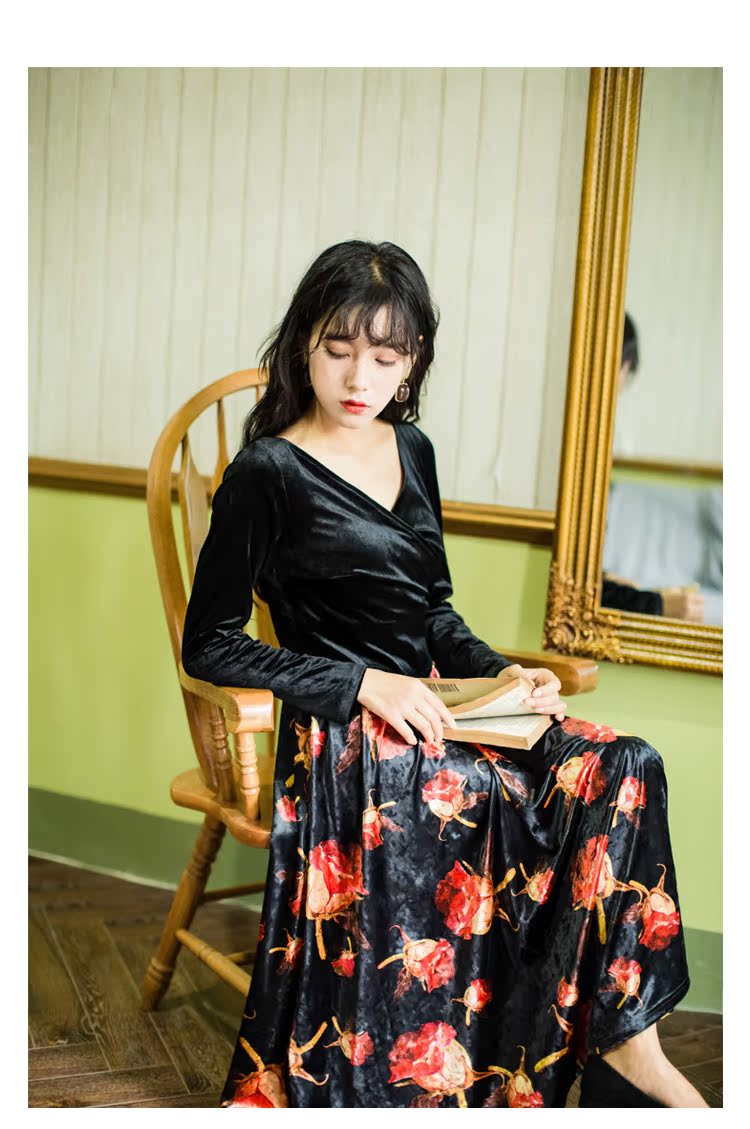 Medea mùa thu retro hoa hồng nhung cổ chữ V dài tay mảnh mai nhung đáy váy nhung váy len suông dáng dài
