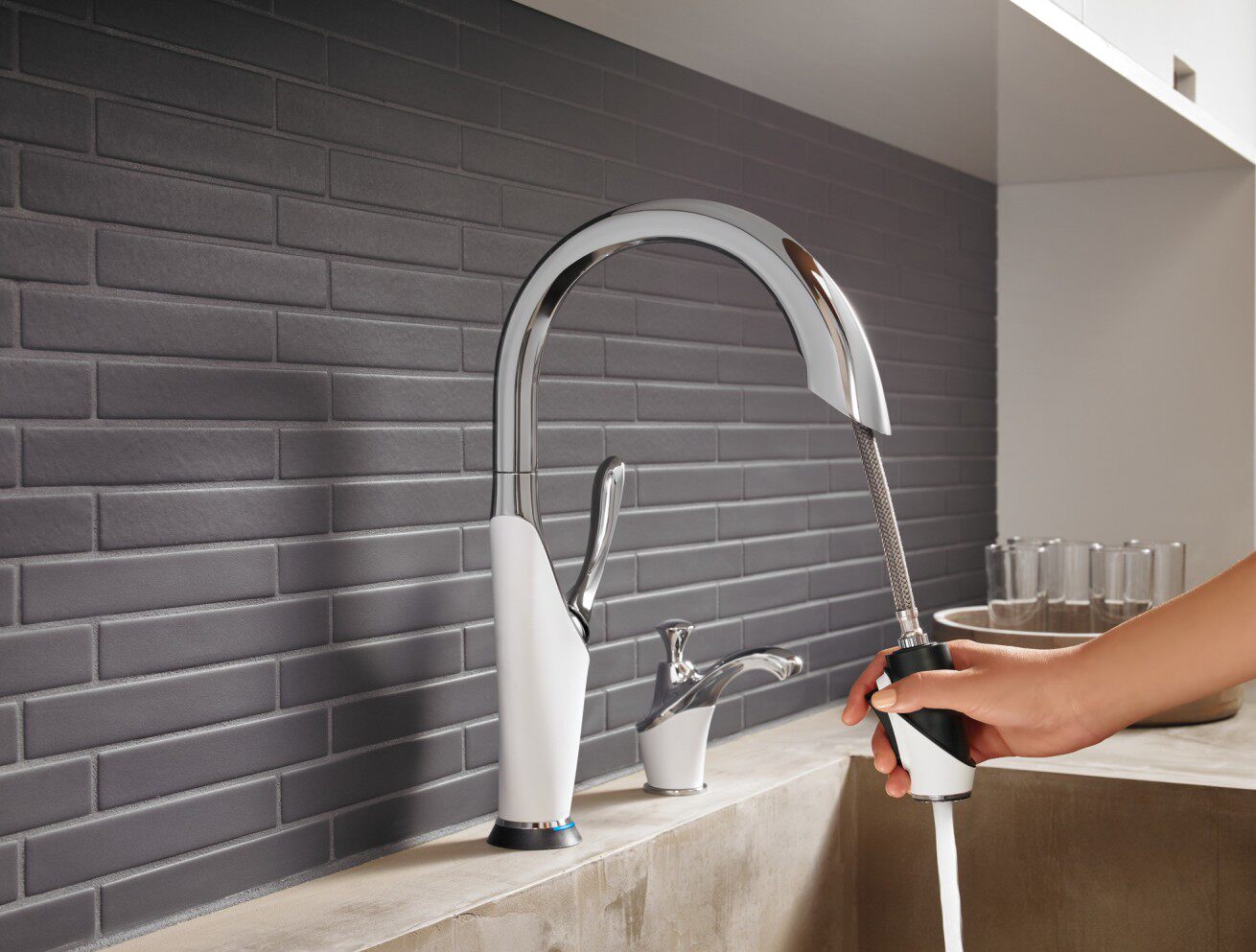 BRIZO DELTA Deya luxury series faucet VUELO series with pull kitchen faucet Touch Faucet