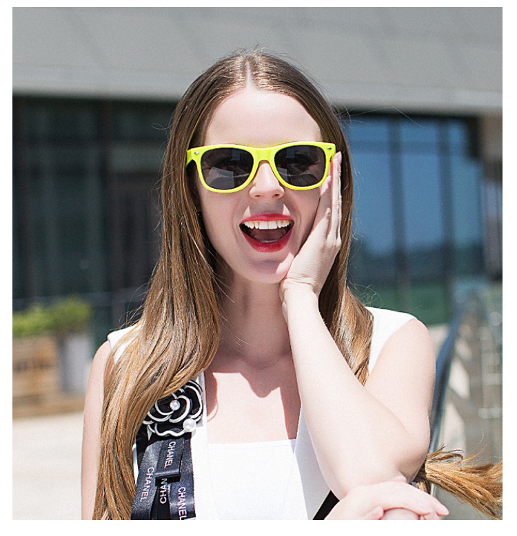 New trendy men and women driving with rice nails Grey Sheet Glasses Fashion Trend Rice Nail Retro Sunglasses Colorful Sunglasses