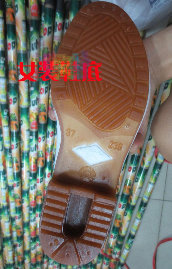 Giày gỗ sồi vàng Giày đi mưa vàng sồi Cao su vàng 020 Giày đi mưa trắng Giày nước axit và nước kiềm giày nam chống nước