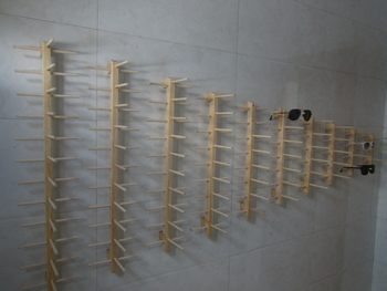 Solid wood glasses display stand on the wall, sunglasses display props wall hanging solid wood glasses display stand on the manufacturer direct sales