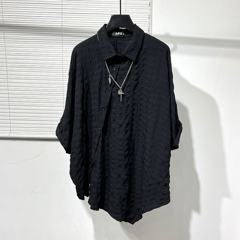 Summer Original Dark Style Personalized Batwing Sleeve Loose Simple Cool Shirt for Men with Diagonal Hem and Unique Pleated Design