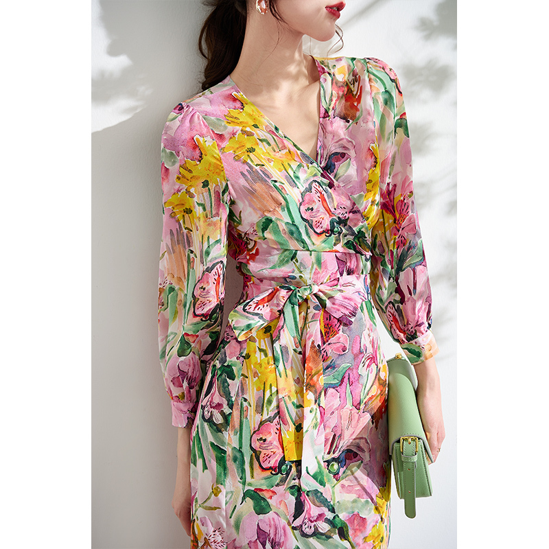 Shansince the Flowers Are Dazzling and Eye-Catching. Printed Slimming One-Piece Wrap Silk Dress with a Vacation Style Shansince the Flowers Are Dazzling and Eye-Catching. Printed Slimming One-Piece Wrap Silk Dress with a Vacation Style