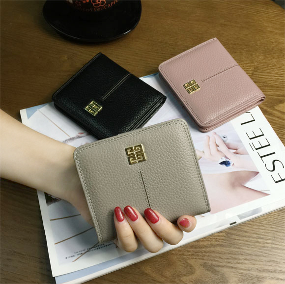 2020 European and American big cards ultra-thin genuine leather short wallet woman fashion two-fold buckle soft cow leather screens money clip tide
