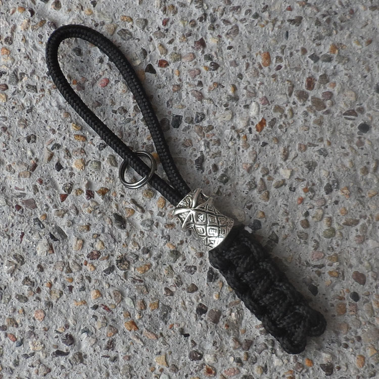 Hand Knitted One Core Umbrella Rope Knife Folding Knife Short Rope Pendant Flashlight Small Pendant Skeleton Keychain