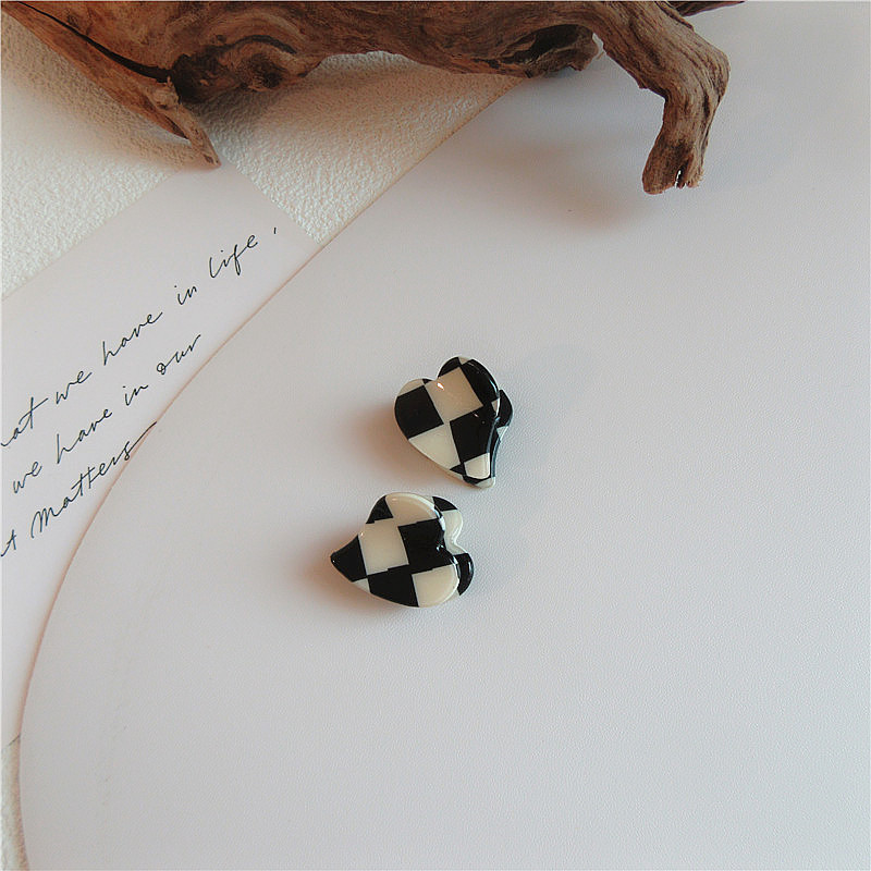 Korean Small Catch Clip Black And White Plaid Acrylic Hairpin display picture 3