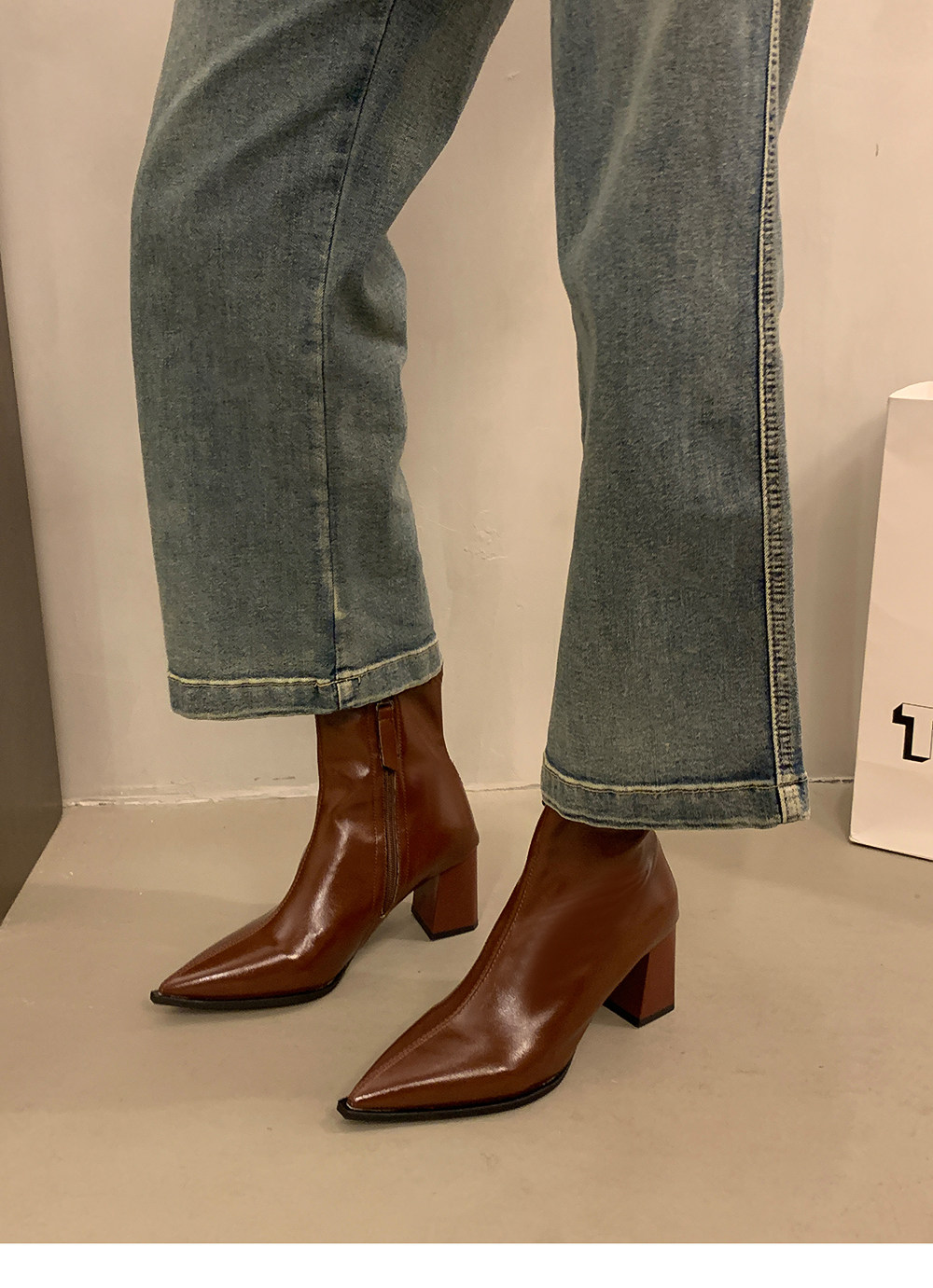 Французский эластичность Lean -Thin Boot самка 2025 осенью и зимой новый наконечник Толстые голые сапоги на высоком кабгалстук-бабочкае Лодыжка короткие трубки ботинки сын Sonlarfu/Suo Lanfu 