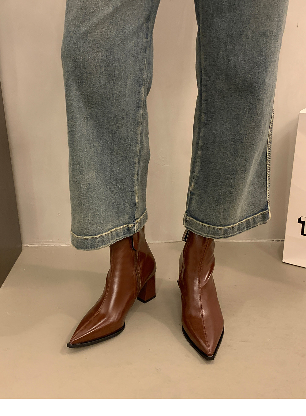 Французский эластичность Lean -Thin Boot самка 2025 осенью и зимой новый наконечник Толстые голые сапоги на высоком кабгалстук-бабочкае Лодыжка короткие трубки ботинки сын Sonlarfu/Suo Lanfu 