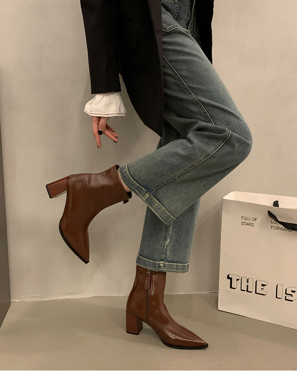 Французский эластичность Lean -Thin Boot самка 2025 осенью и зимой новый наконечник Толстые голые сапоги на высоком кабгалстук-бабочкае Лодыжка короткие трубки ботинки сын Sonlarfu/Suo Lanfu 