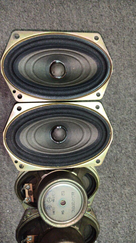 Panasonic TV dismantling machine full frequency horn a pair of Japanese 8 € 5 watt paper plate cloth sound the horn