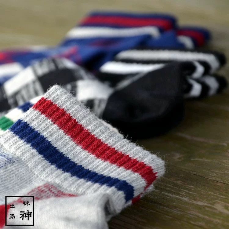 Mùa thu và mùa đông nam vớ cotton thể thao hình vuông nhấn màu cotton vớ cá tính Phong cách Harajuku xu hướng vớ nam vớ trượt ván