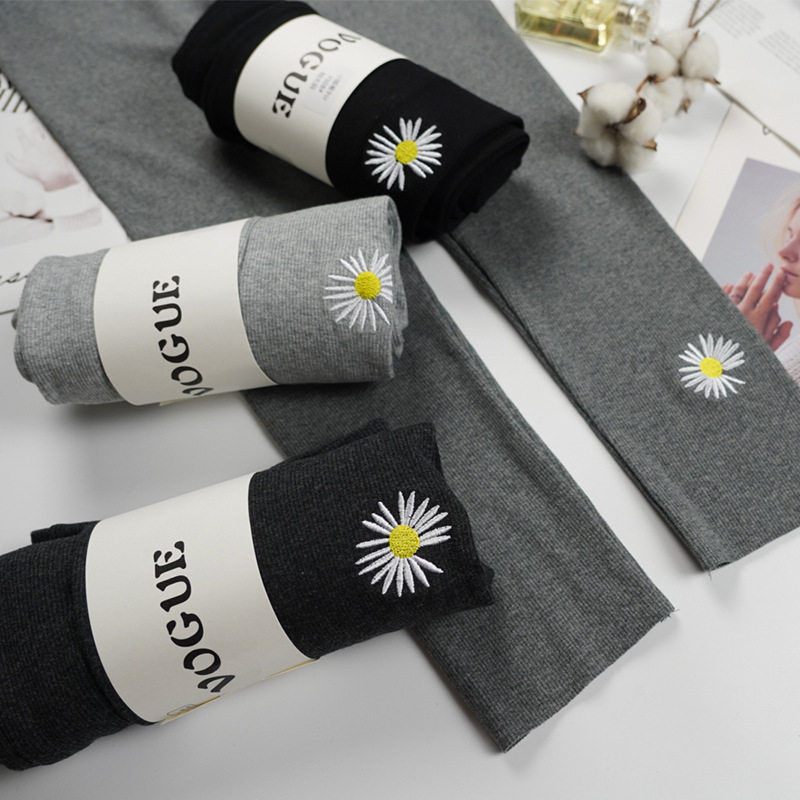 Large size small daisy inside pants female 250 pounds outside wearing spring and summer threaded nine-point pants gray net red pants thin