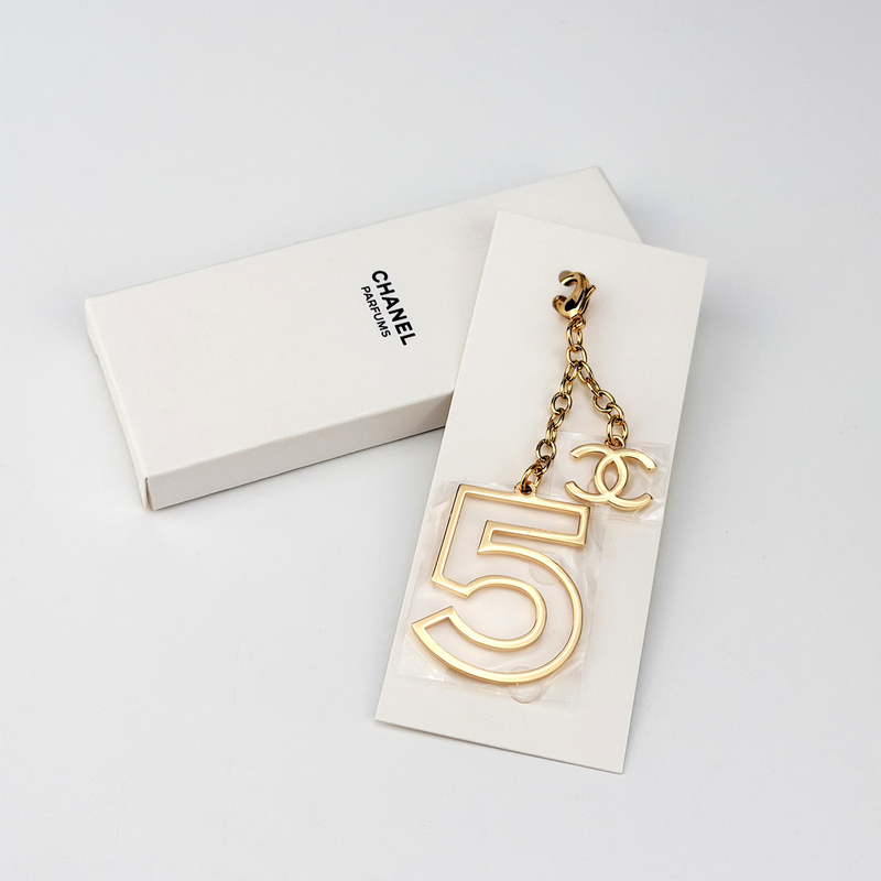 New Model from Guoqian: Chanel No. 5 + Double C Chain Buckle, Accompanying Keychain, Pendant