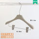 ຮ້ານຂາຍເສື້ອຜ້າພິເສດຂອງແມ່ຍິງສີເທົາ painted ໄມ້ແຂງຊຸດ hanger ໄມ້ non-slip clothes hanger trouser clip custom logo