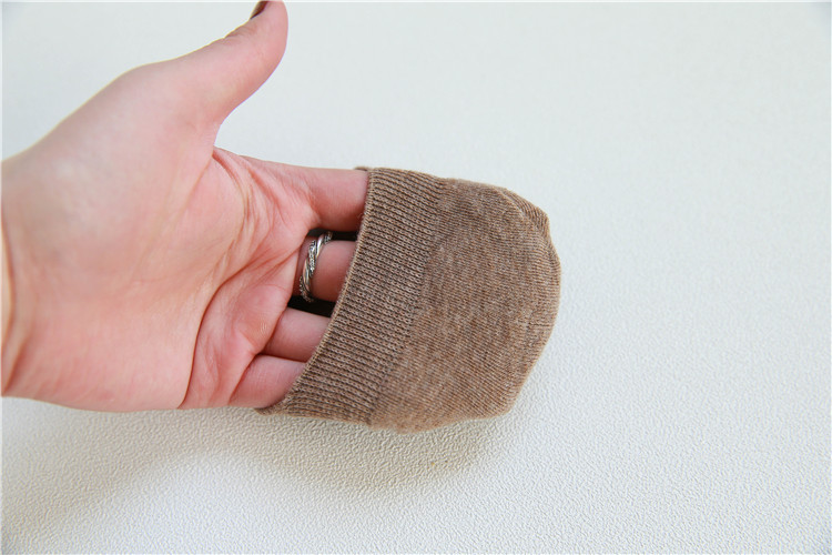 Mùa hè mỏng vớ nữ cotton nông miệng vô hình rắn màu đen thấp để giúp chống trượt silicone phiên bản Hàn Quốc với giày đơn nữ vớ - Bít tất nữ vớ da