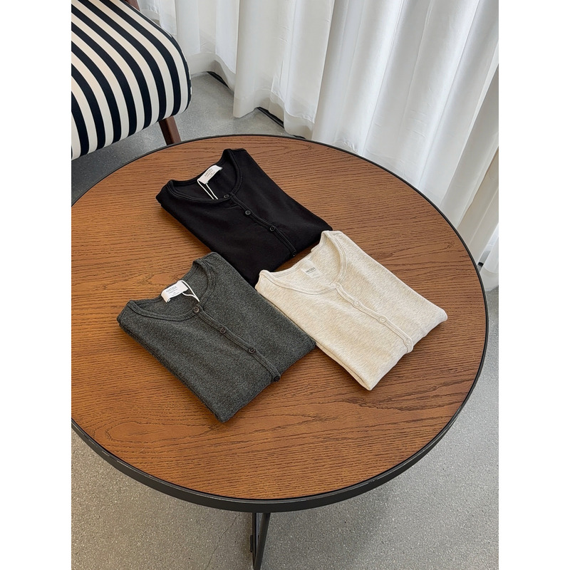 Oakhue Aritzia~ Super Slimming, Versatile for Early Autumn! Round Neck, Slim Fit, Stretchy Long-Sleeve Cardigan T-Shirt for Women Oakhue Aritzia~ Super Slimming, Versatile for Early Autumn! Round Neck, Slim Fit, Stretchy Long-Sleeve Cardigan T-Shirt for Women