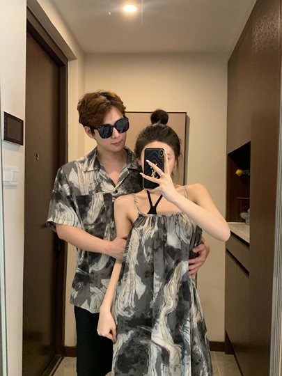 Couple wear summer 2024 new seaside vacation beach shirt suspenders fake two-piece women's dress one dress and one skirt