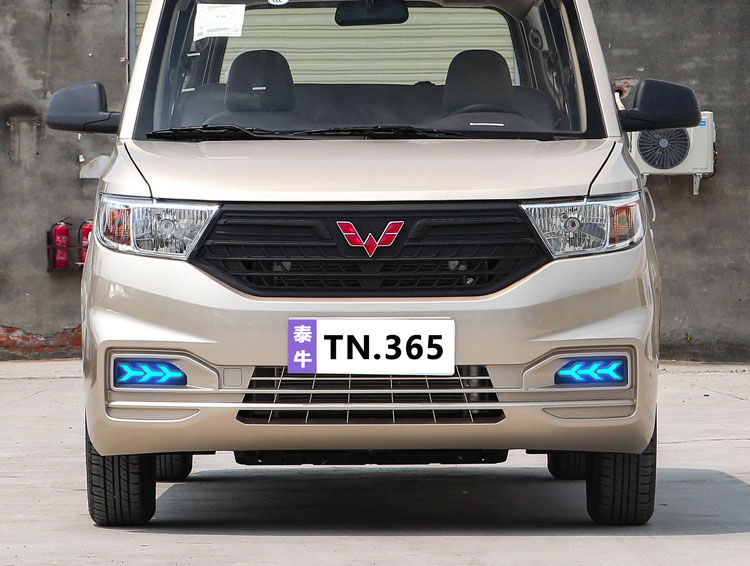Suitable for 19-22 Wuling Hongguang V special daytime running lights front fog lights modified LED streamer daytime running lights