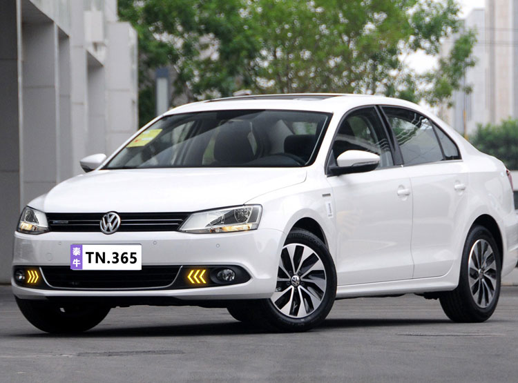 Suitable for 12-14 Volkswagen Sagitar special daytime running lights front fog lights modified LED daytime running lights turn signals