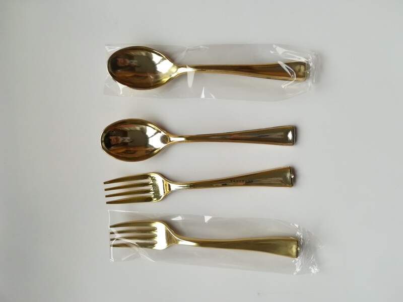 Disposable Golden Pudding Cups, Plastic Imitation Metal Dessert Spoons, Electroplated Silver Small Spoons, Individually Packaged, 100 Pieces Disposable Golden Pudding Cups, Plastic Imitation Metal Dessert Spoons, Electroplated Silver Small Spoons, Individually Packaged, 100 Pieces