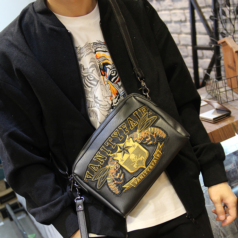 New Embroidery Pattern Envelope Shaped Slanted Satchel Bag Man Bag Single Shoulder Hand Grab Bag Tide Card Small Genuine Leather Bag Trend Women's Bag