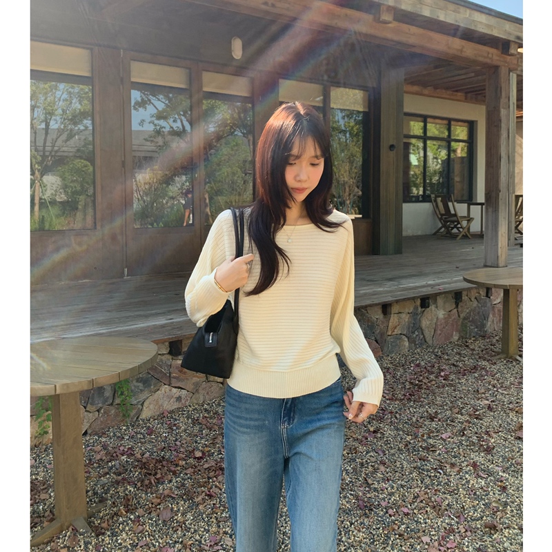 Ahui New Autumn Long-Sleeved Horizontal Striped Loose Knit Sweater for Women, Holiday Style, Available 106-109 Ahui New Autumn Long-Sleeved Horizontal Striped Loose Knit Sweater for Women, Holiday Style, Available 106-109