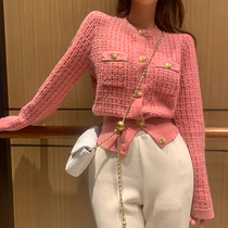 Korean version of wearing long-sleeved sweater 21-year new female autumn and winter Xiaoxiang celebrities wind plaid red knitted cardigan short