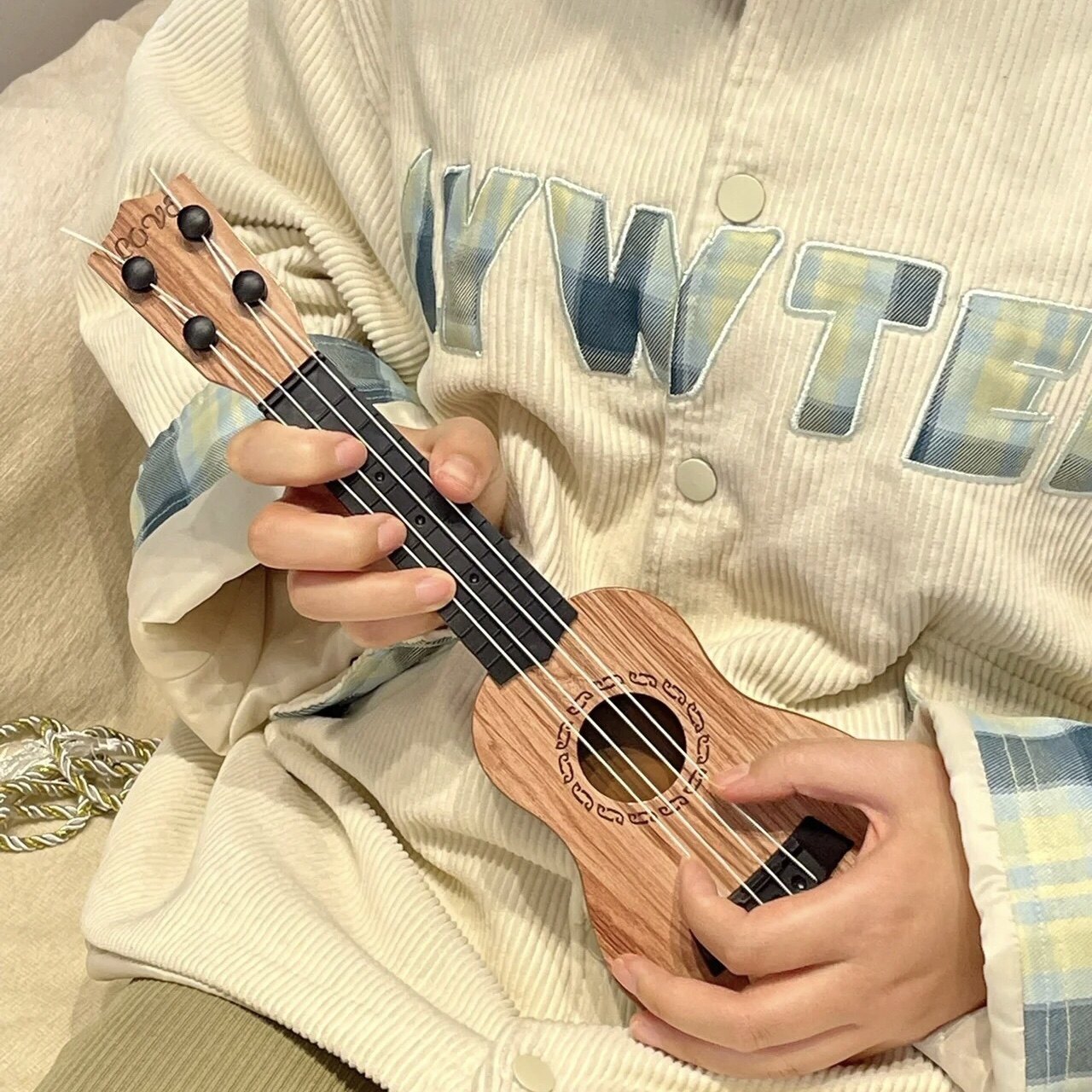Children's music guitar can play the middle Ukriri genuine instrumental instrument for boys and girls 3 - 12 years old