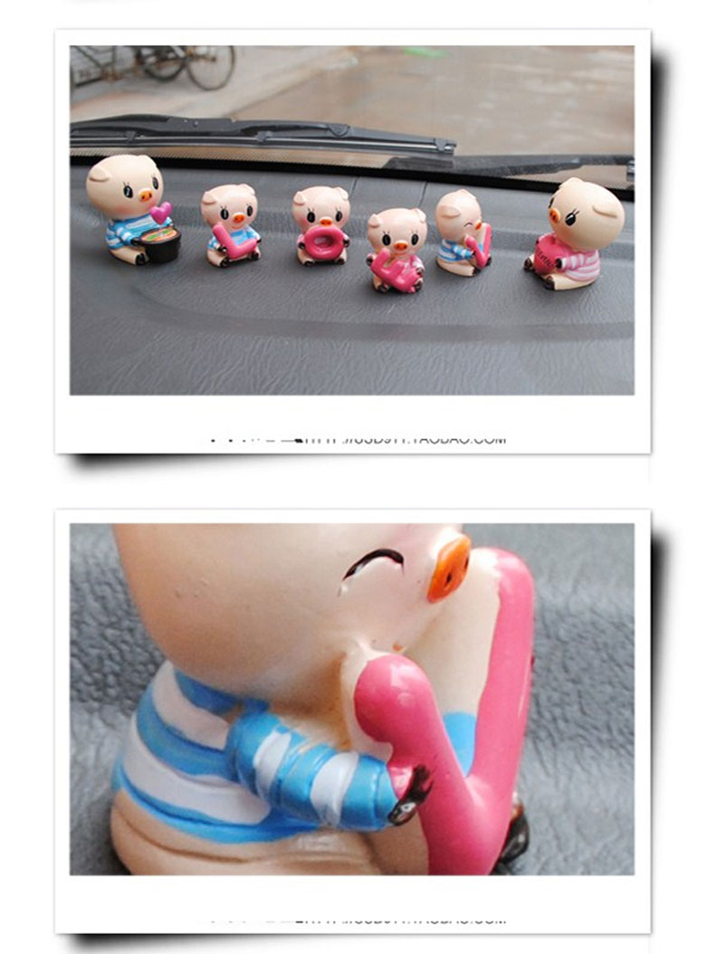 Cartoon xe trang trí lợn đỏ quân đội xe trang sức đồ trang trí sáng tạo xe trang trí bàn phim hoạt hình cung cấp trang trí nội thất xe hơi