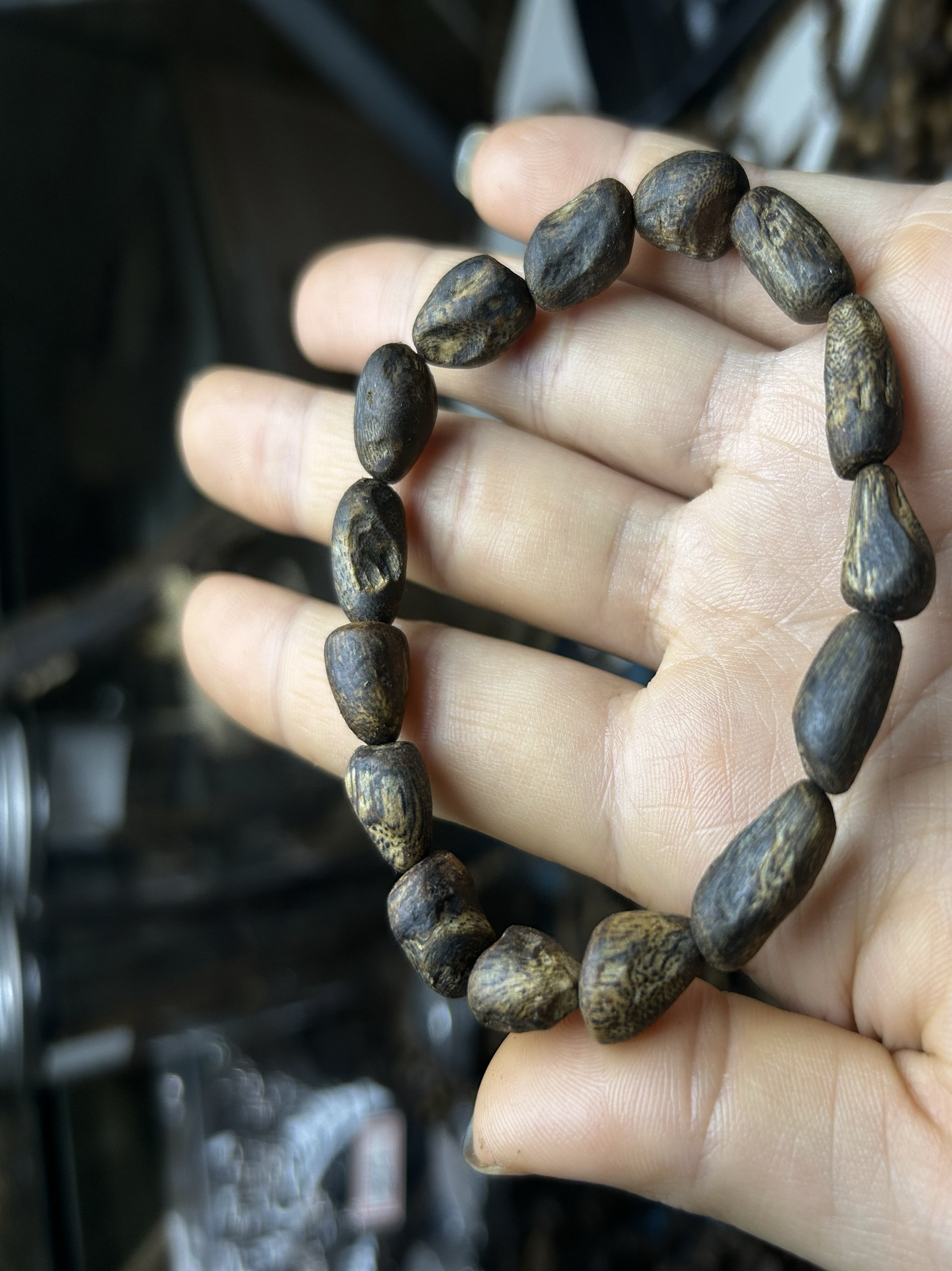 新製品のニャチャン飴結老料沈香手串 新製品のニャチャン飴結老料沈香手串 - メルカリ