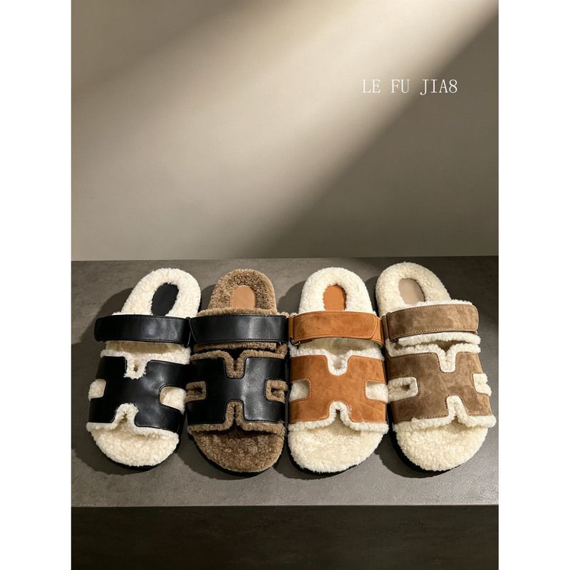 2026 Autumn/Winter Velcro Two-Strap Sheepskin Slippers for Women, Thick-Soled Sheepskin Mules, Fur-Integrated Shoes